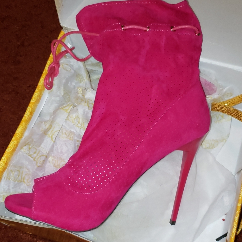 Peep toe Booties